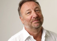 Peter Hook & the Light no Misty Fest